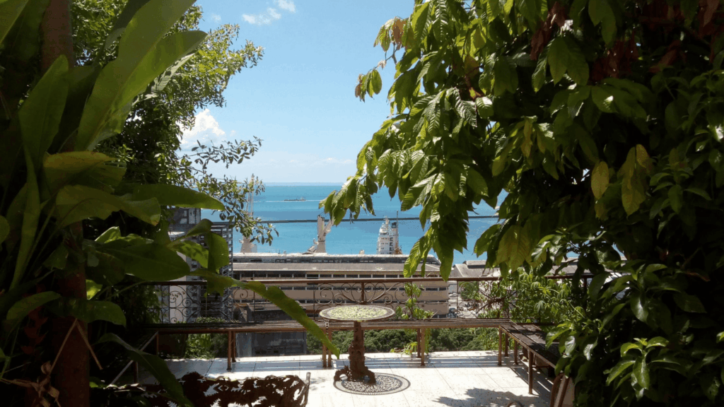 Jardim com vista para a baía
